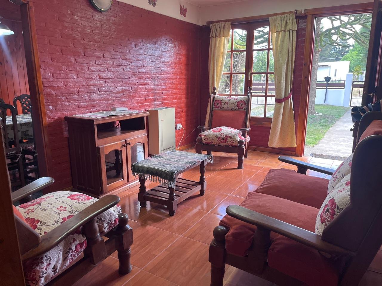 Casa con Patio y Parrilla, en Dina Huapi.